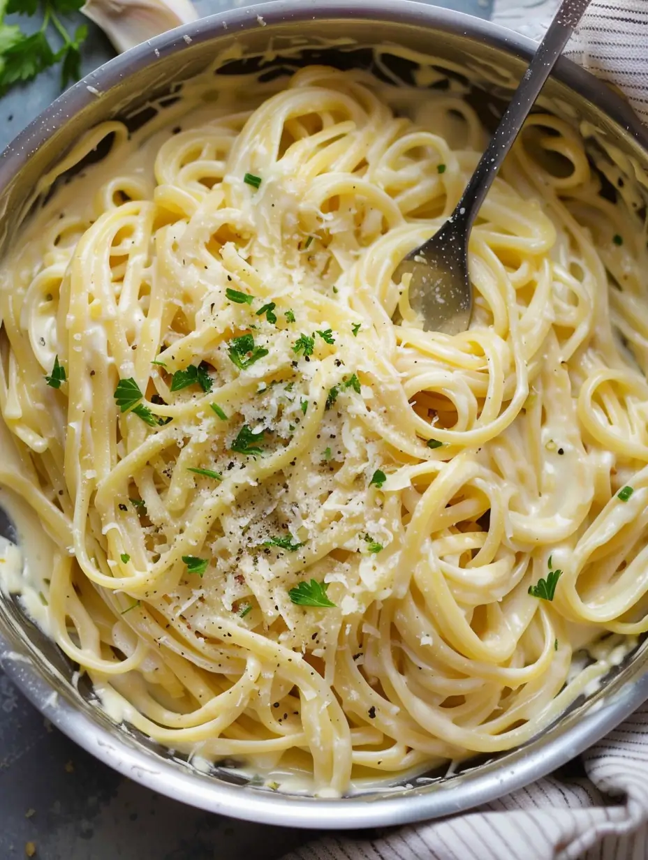 One-Pot Creamy Garlic Parmesan Pasta in 15 Minutes